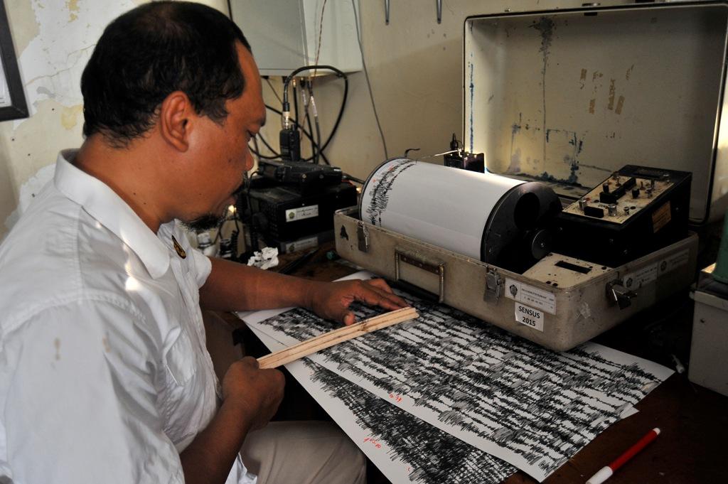 Amati Gunung Anak Krakatau