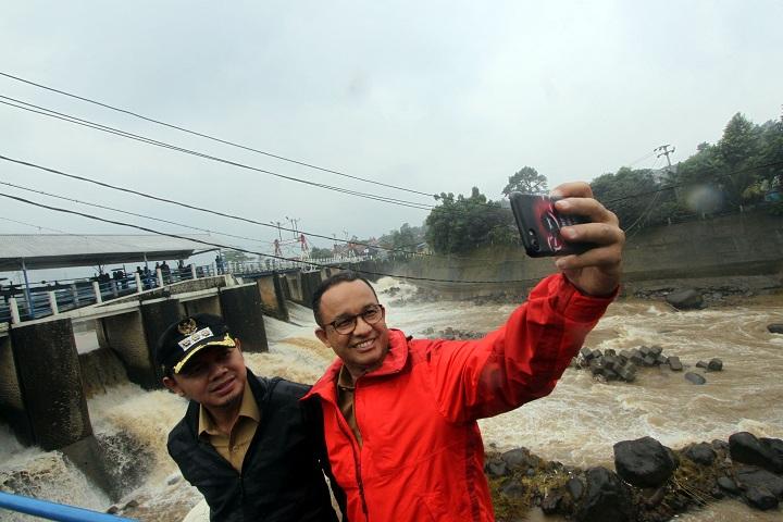 Anies Dukung Pembangunan Kolam Retensi