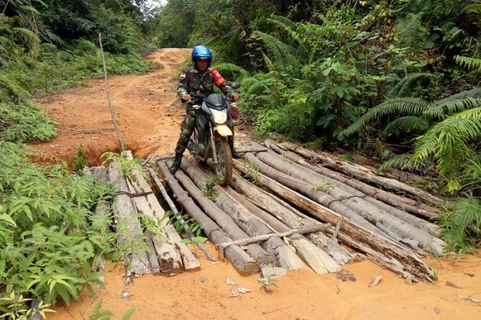 TNI Bangun Jalan di Daerah Perbatasan Melalui TMMD