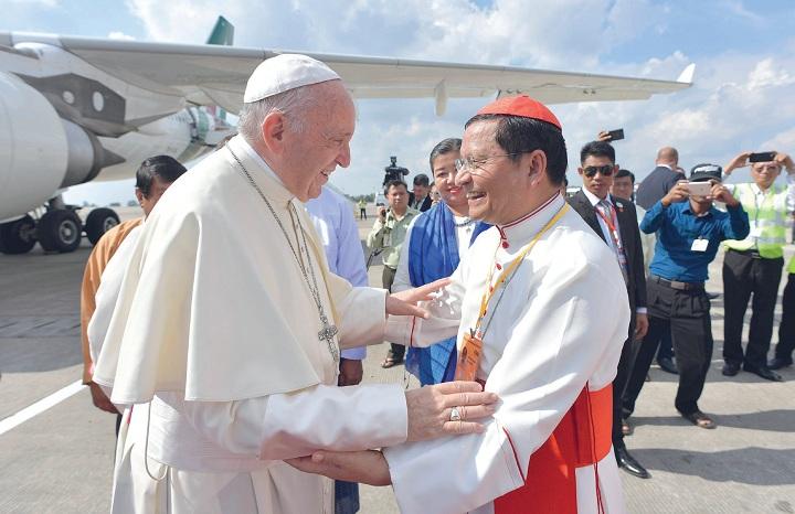 Paus Bahas Transisi di Myanmar