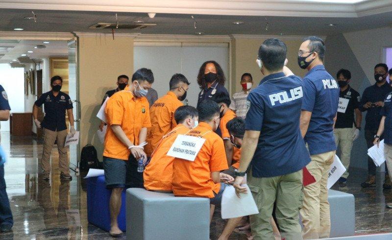 Polisi Sebut Pengelola Apartemen Tak Terlibat Pesta Seks Sesama Jenis