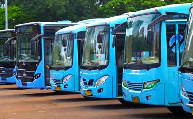 59 Bus Feeder Transjakarta Dikandangkan