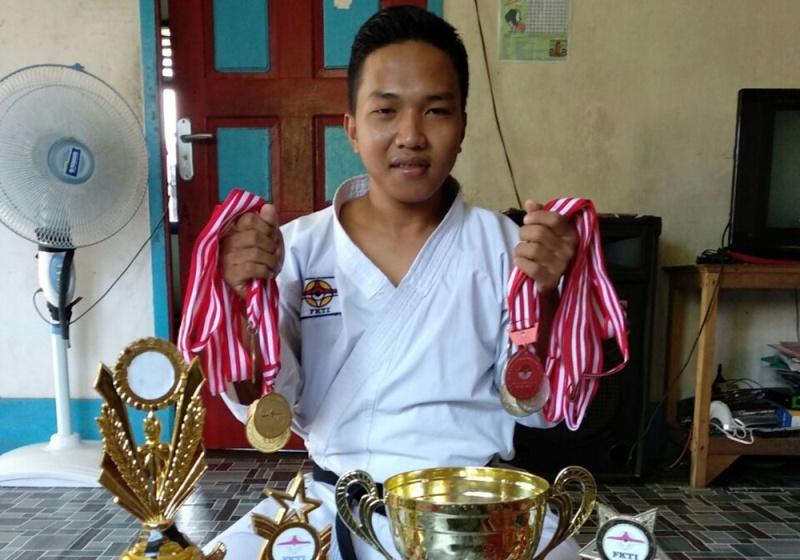 Karateka Fauzan dapat Beasiswa