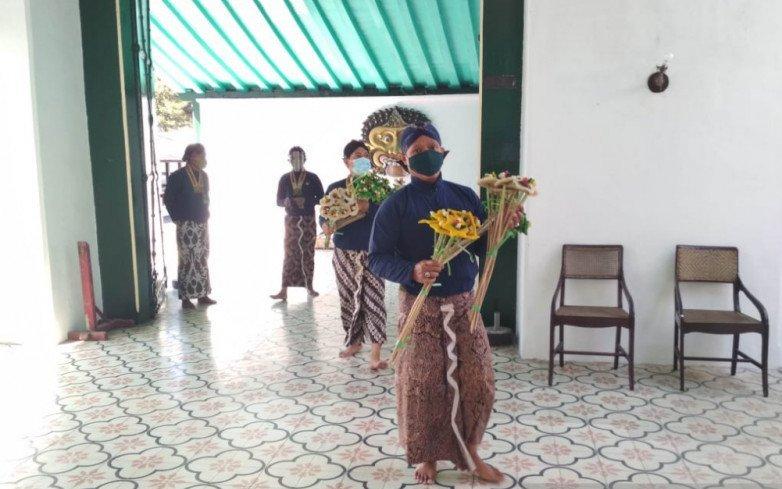 Keraton Yogyakarta Bagikan 'Ubarampe' Gunungan