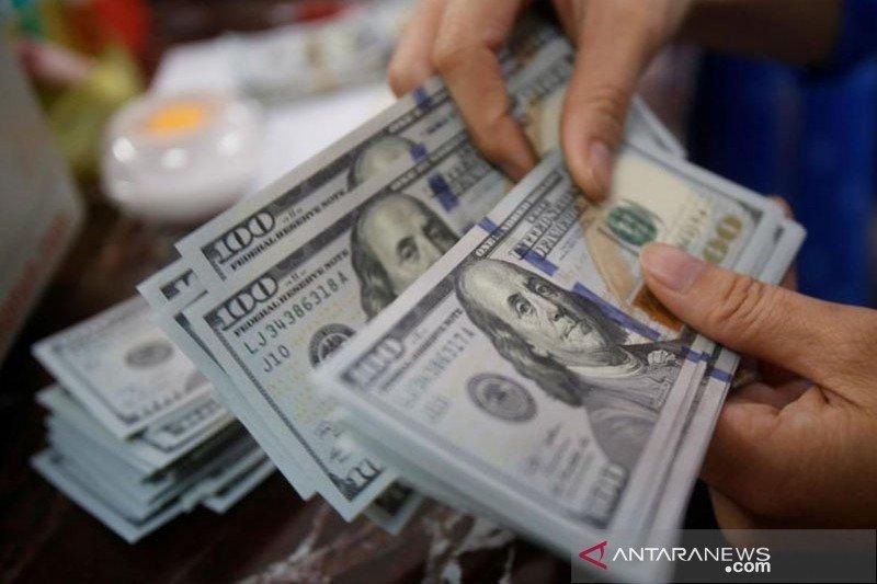 Dolar Menguat Terkerek Permintaan Mata Uang 'Safe- Haven', Yen Jatuh