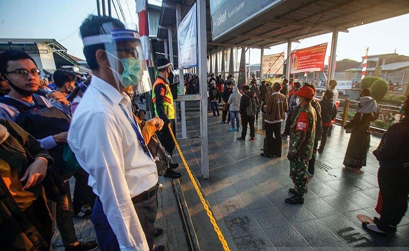 Sosialisasi Aturan Gunakan Lengan Panjang Naik KRL Diperpanjang