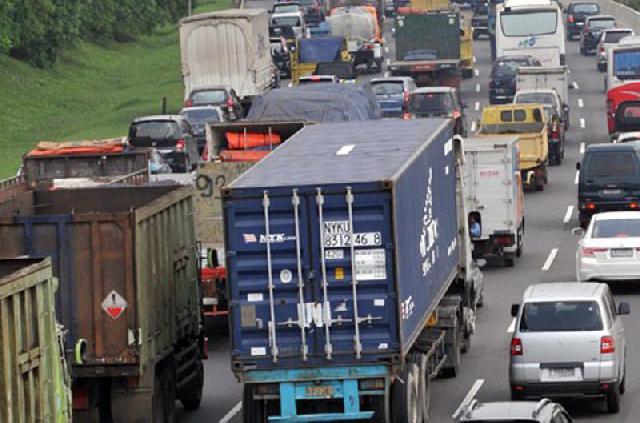 Kendaraan Berat Dibatasi di Tol Jakarta-Cikampek