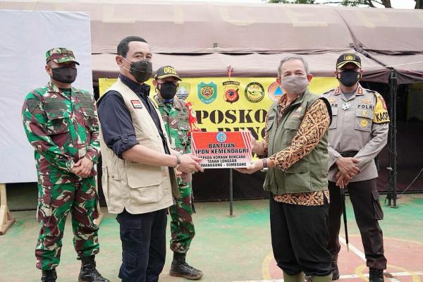 Rektor IPDN Terjun Langsung ke Lokasi Bencana Longsor Sumedang