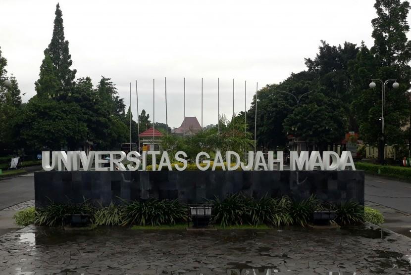 UGM Panen Perdana Padi Gogo di Kawasan Hutan