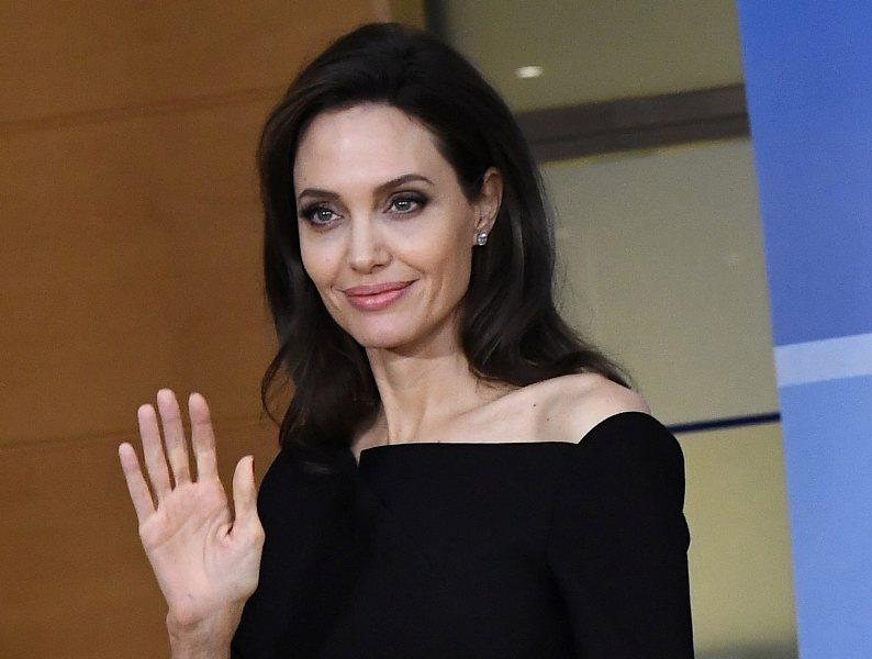 Angelina Jolie Dikabarkan Akan Berhenti dari Dunia Hollywood