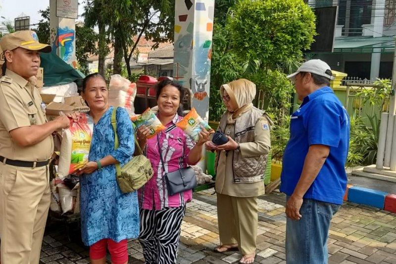 Pasar Murah PD Pasar Jaya Diserbu Warga