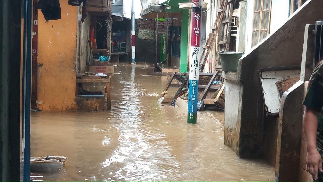Ribuan Orang Terdampak Banjir Sungai Ciliwung