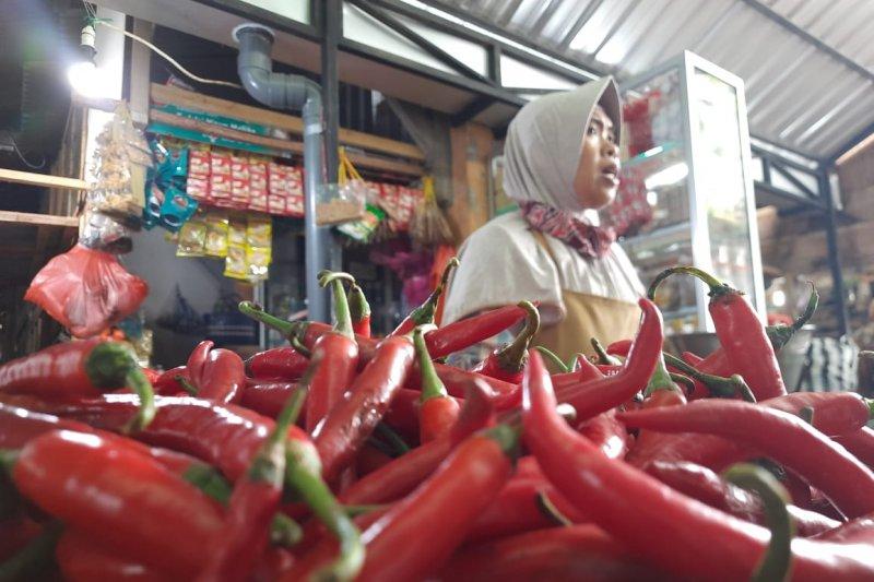 Pedagang di Pasar Trenggalek Batasi Penjualan Cabe