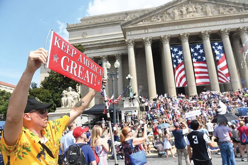 Trump Banggakan Parade Militer di Hari Kemerdekaan AS