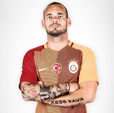 Sneijder Reuni dengan Balotelli