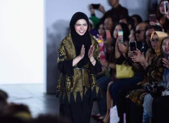 Vivi Zubedi Tampil Memukau di New York Fashion Week 2018