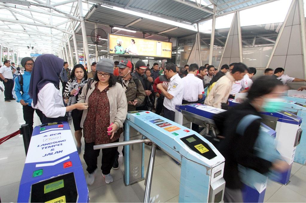 Sistem Tiket Commuter Line Kembali Normal