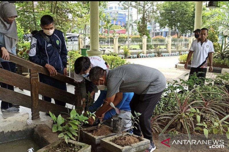 Kaltim Canangkan Penanaman Toga di Kantor