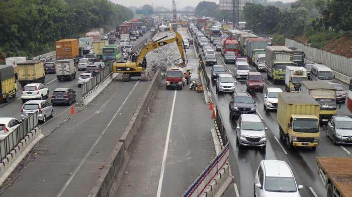 Ganjil Genap Jakarta-Cikampek Optimalkan Transportasi Massal