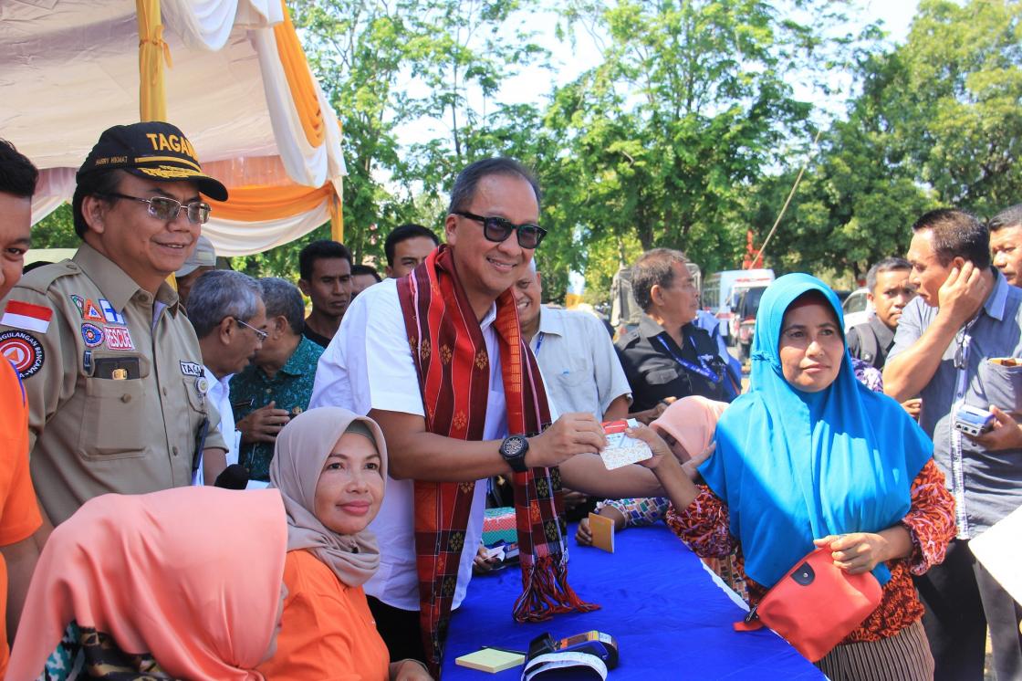 Mensos Pantau Pencairan Bansos PKH di Sumbawa