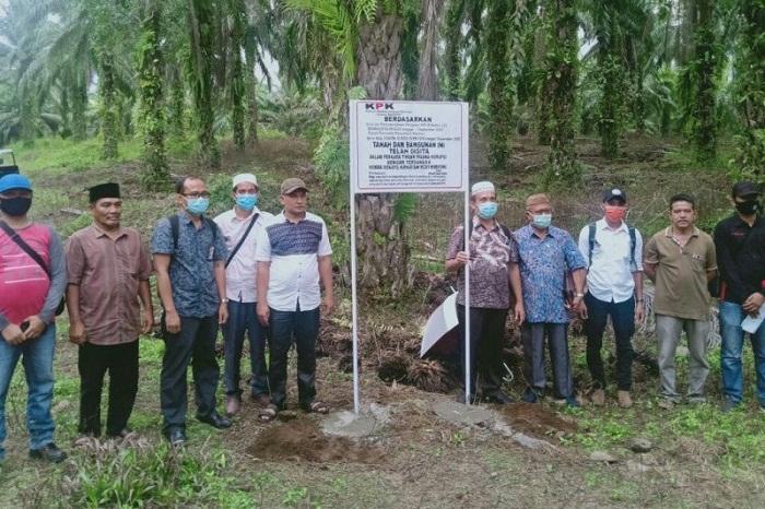 KPK Sita Lahan Kelapa Sawit Milik Nurhadi