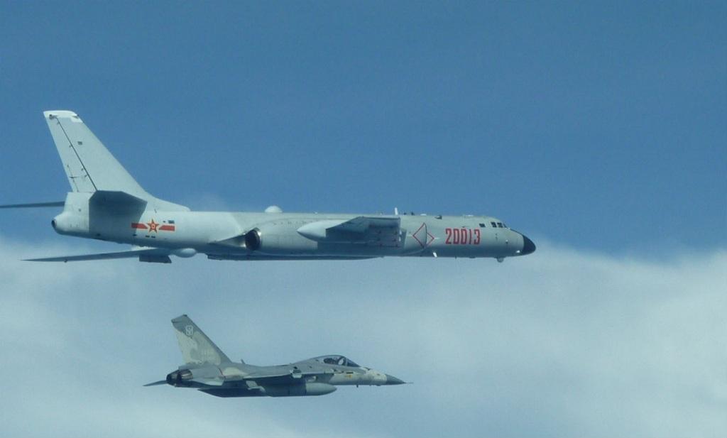 Bomber Tiongkok Berlatih untuk Serang Amerika