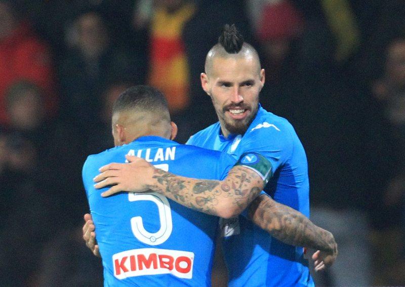 Napoli Tetap di Puncak