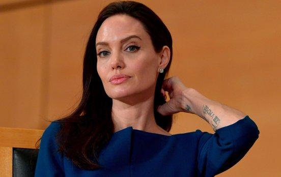 Angelina Jolie Tak Suka Jadi Lajang