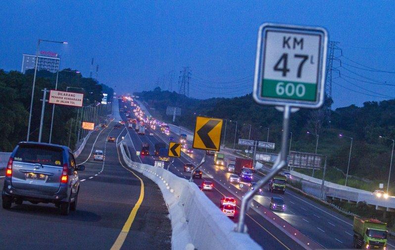 Jasa Marga Perbaiki Tol  Japek di KM 36