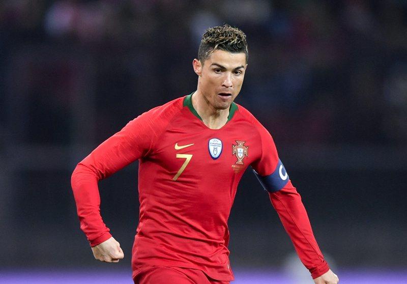 Cristiano Ronaldo Kalahkan Mohamed Salah