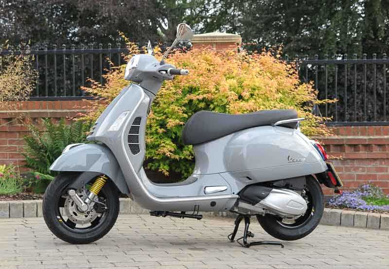 Задний кофр Vespa GTS комплектация