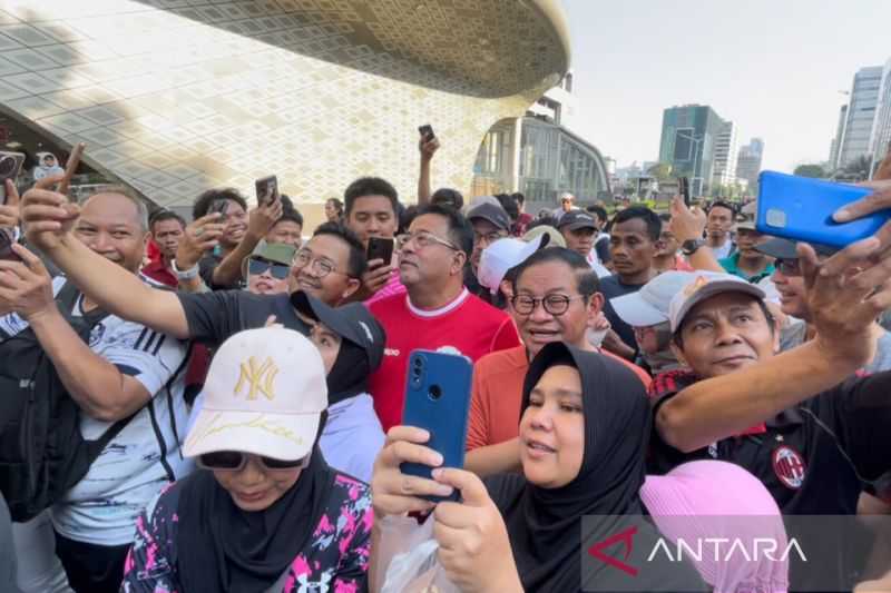 Pilkada DKI, Pram-Doel Naik MRT, Sapa Warga di Car Free Day Bundaran HI