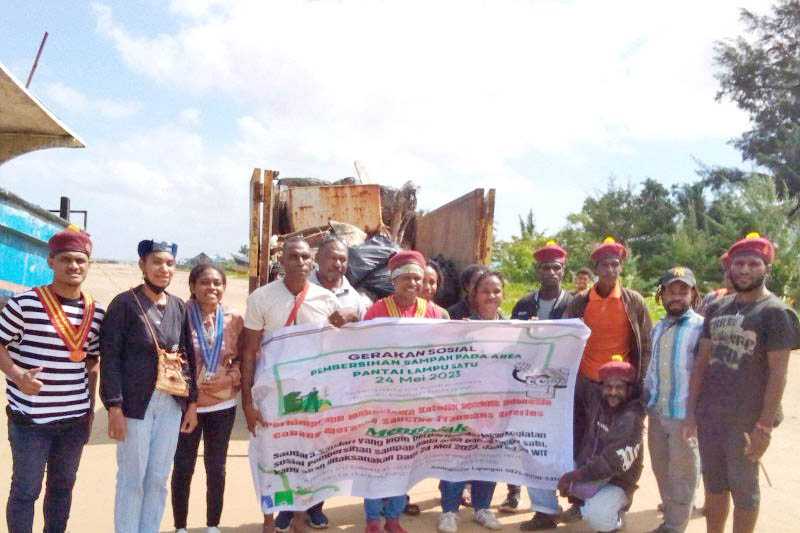 PMKRI Gelar Aksi Bersih Sampah di Pantai Imbuti Merauke
