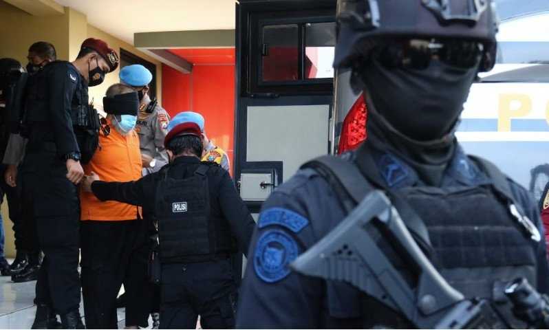 Polda Jatim Berangkatkan 22 Terduga Teroris ke Jakarta