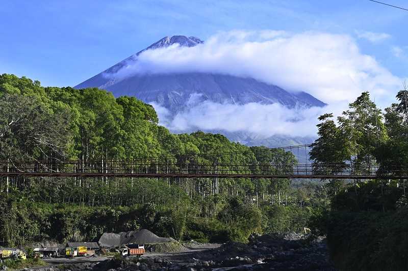 Polda Jatim Selidiki Penendang Sesaji di Gunung Semeru