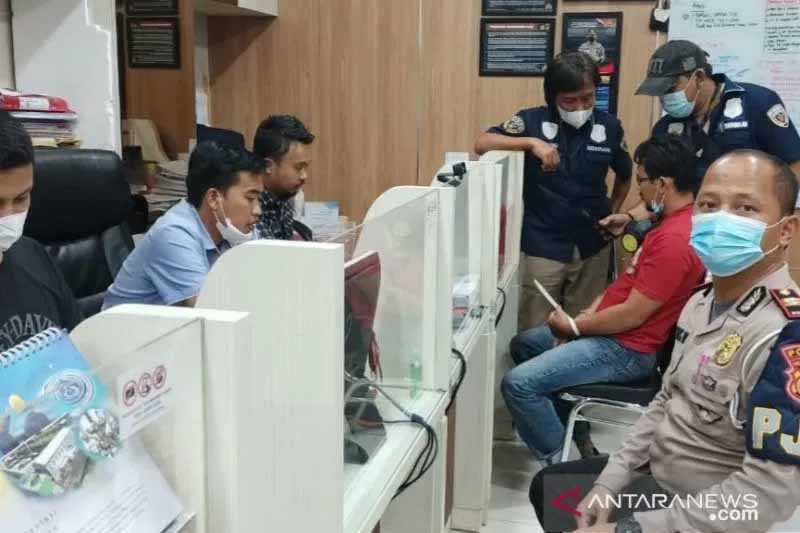 Polisi Amankan Pengemudi Pelat Nomor dan KTA Palsu