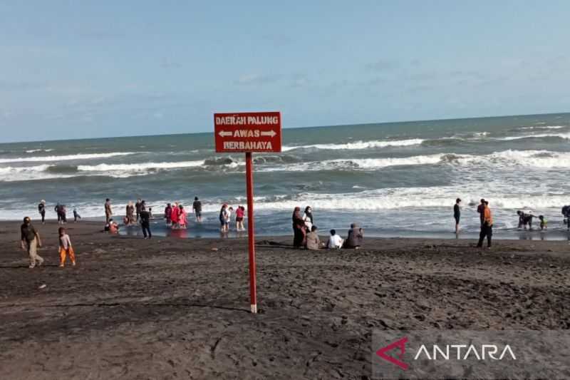 Polisi imbau wisatawan pantai Bantul waspadai palung