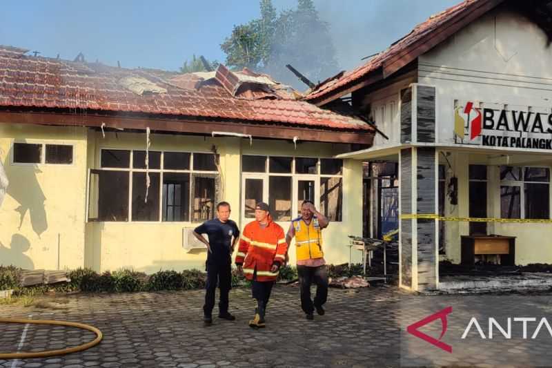 Polisi Selidiki Penyebab Kebakaran Kantor Bawaslu Palangka Raya