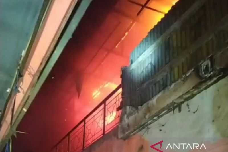 Polisi Selidiki Penyebab Kebakaran Pasar Terong Makassar