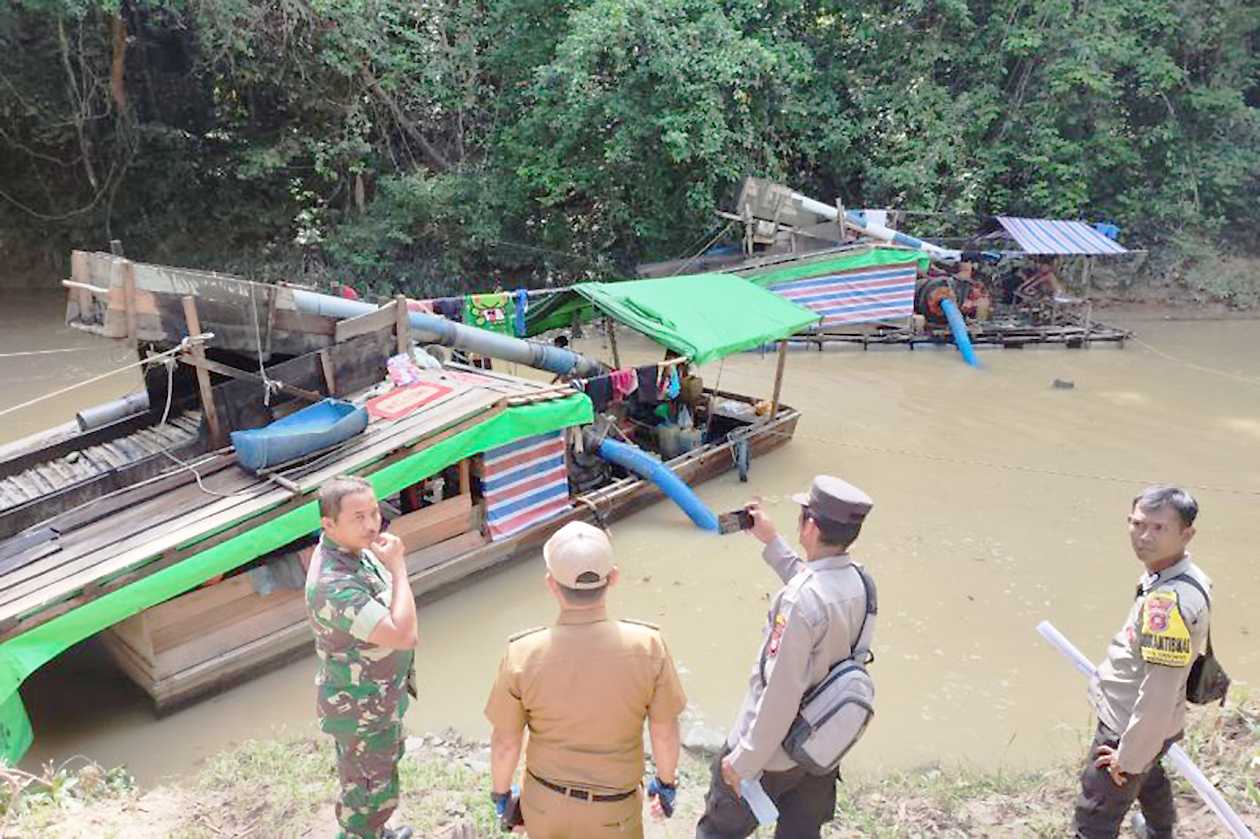 Polisi Tertibkan Tambang Emas Ilegal