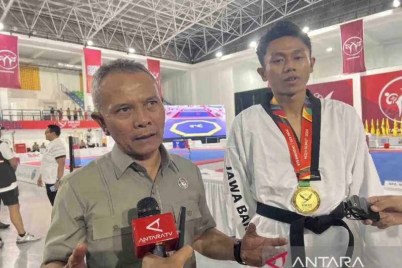 PON 2024, Adam Yazid Prajurit TNI Hattrick Medali Emas Taekwondo