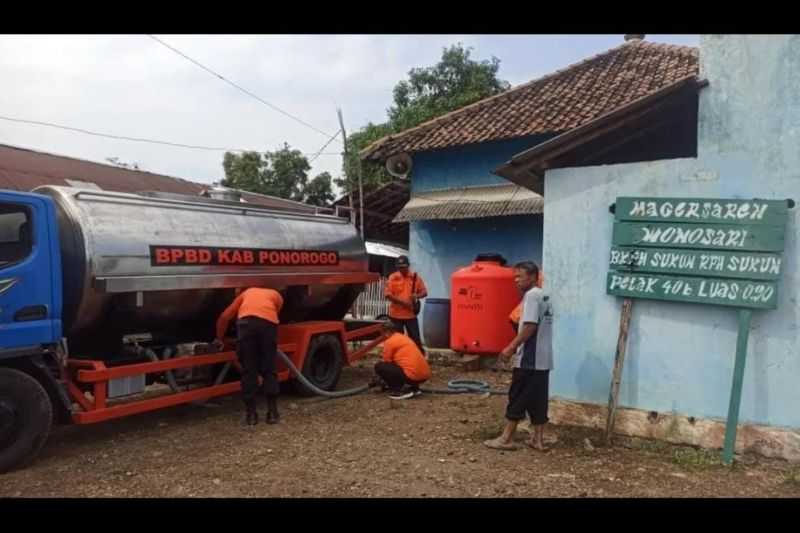 Ponorogo Salurkan Ribuan Liter Air Bersih ke Desa Terdampak Kekeringan