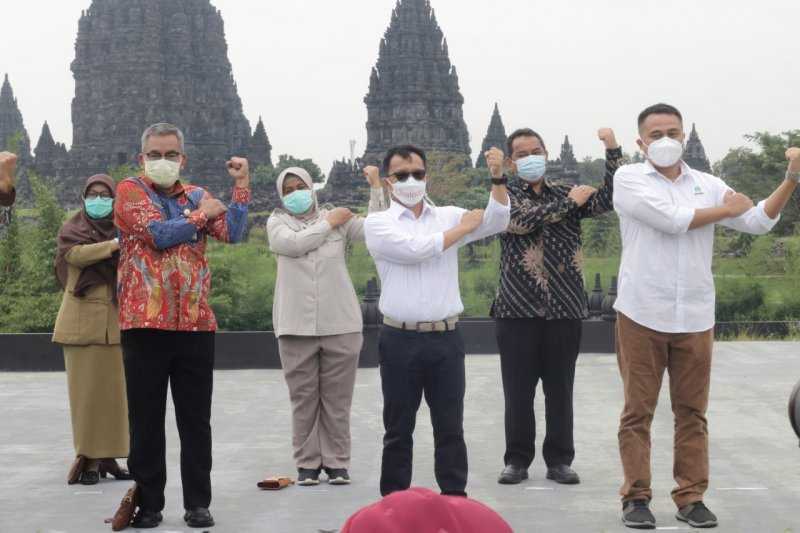 Pos Pelayanan Vaksinasi Massal 'Drive Thru' Hadir di Candi Prambanan