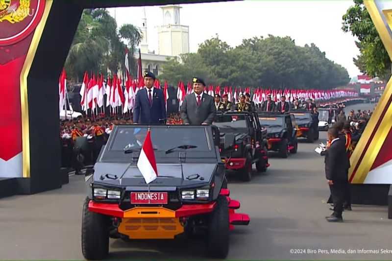 Prabowo dan Presiden Diarak Maung Pindad di Mako Brimob