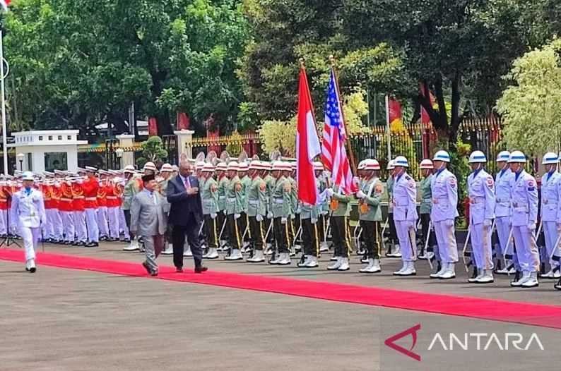 Prabowo Sambut Menhan AS dengan Upacara Jajar Kehormatan