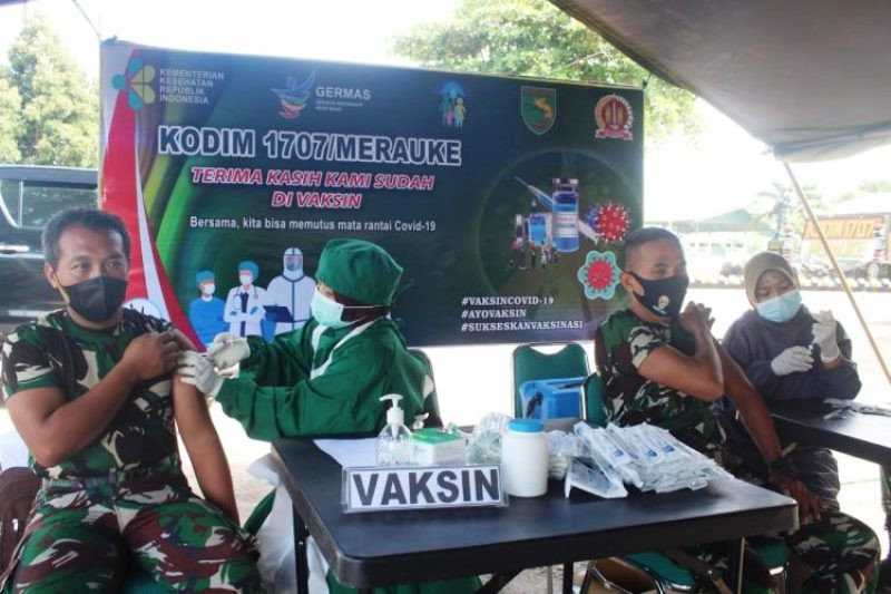 Prajurit dan PNS Kodim Merauke Vaksinasi Covid-19