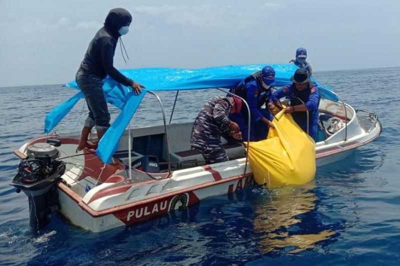 Prajurit Petarung TNI AL Evakuasi Korban Laka Laut di Perairan Pulau Sembilan, Sinjai