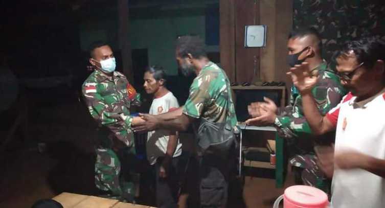 Prajurit TNI Temukan Warga yang Lima Hari Menghilang di Hutan Papua