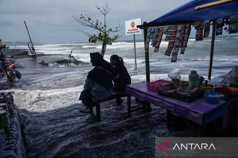 Prakiraan Cuaca Terbaru, BMKG Minta Masyarakat Waspada Potensi Gelombang Hingga 6 Meter