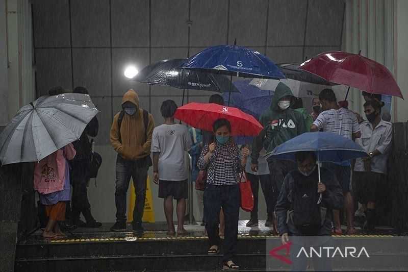 Prakiraan Cuaca Terbaru, BMKG Prediksi Sebagian Jakarta Hujan Pada Senin Pagi dan Siang
